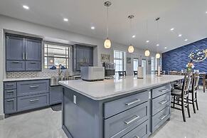 Patio & Grill: Spacious Gem Near Gulf Coast!