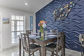 Patio & Grill: Spacious Gem Near Gulf Coast!