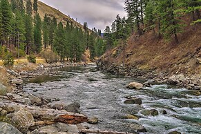 Private Cabin, 5-min Drive to Hot Springs & Golf!