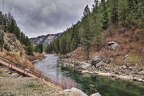 Private Cabin, 5-min Drive to Hot Springs & Golf!