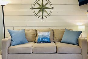 Coastal Studio w/ Amenities: Walk to Padre Beach!