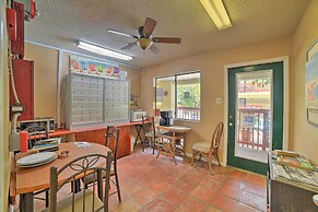 Coastal Studio w/ Amenities: Walk to Padre Beach!