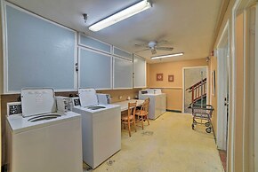 Coastal Studio w/ Amenities: Walk to Padre Beach!