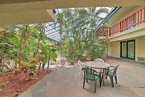Coastal Studio w/ Amenities: Walk to Padre Beach!