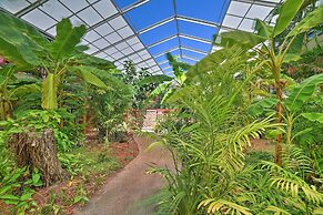 Coastal Studio w/ Amenities: Walk to Padre Beach!