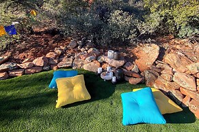 Amazing Views & On-site Hiking: Sedona Studio