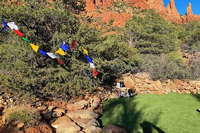 Amazing Views & On-site Hiking: Sedona Studio