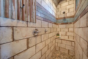 Amazing Views & On-site Hiking: Sedona Studio