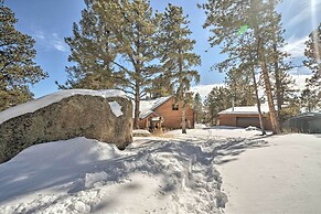 Log Cabin w/ Mountain Views ~ 30 Mi to Pikes Peak!