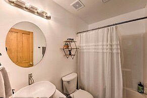 1 Mi to Hiking: Chic Show Low Escape w/ Fire Pit!