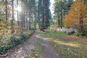 Peaceful Mckenzie River Retreat: Fish, Hike, & Ski