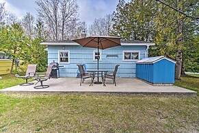 'nestle by Lake' Charlevoix Cottage: Pets Welcome!