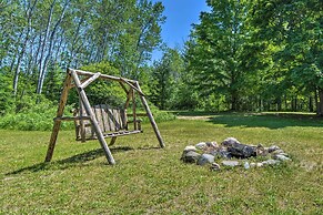 'nestle by Lake' Charlevoix Cottage: Pets Welcome!