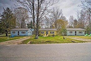 'nestle by Lake' Charlevoix Cottage: Pets Welcome!