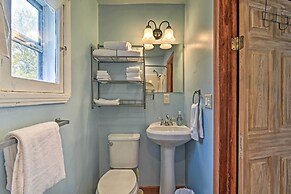 'nestle by Lake' Charlevoix Cottage: Pets Welcome!