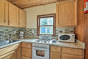 'nestle by Lake' Charlevoix Cottage: Pets Welcome!