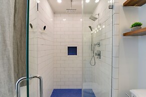 Avalon Vacation Rental w/ Porch & Grill!