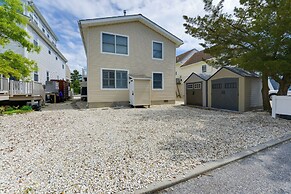 Avalon Vacation Rental w/ Porch & Grill!