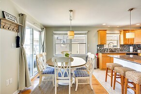 Avalon Vacation Rental w/ Porch & Grill!