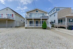 Avalon Vacation Rental w/ Porch & Grill!