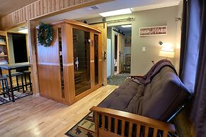 Centennial Cabin w/ Hot Tub, Sauna & Pool Table!