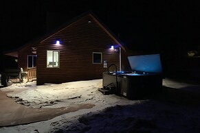 Centennial Cabin w/ Hot Tub, Sauna & Pool Table!