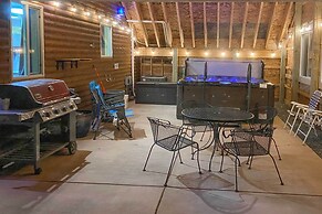 Centennial Cabin w/ Hot Tub, Sauna & Pool Table!
