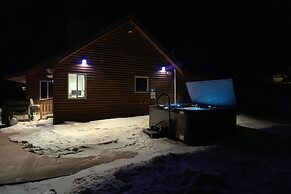 Centennial Cabin w/ Hot Tub, Sauna & Pool Table!