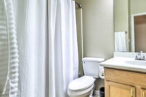 Pool & Putting Green: Goodyear Home on Golf Course