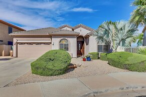 Pool & Putting Green: Goodyear Home on Golf Course