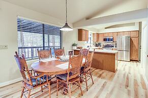 Near Hiking & Golfing: Pinetop Home w/ Deck!