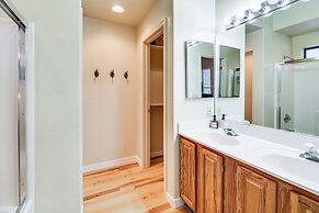 Near Hiking & Golfing: Pinetop Home w/ Deck!