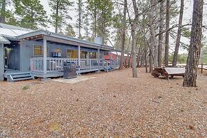 Near Hiking & Golfing: Pinetop Home w/ Deck!