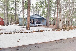 Near Hiking & Golfing: Pinetop Home w/ Deck!