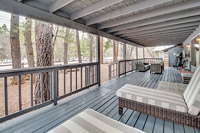 Near Hiking & Golfing: Pinetop Home w/ Deck!