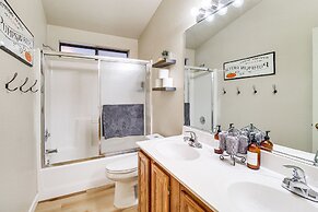 Near Hiking & Golfing: Pinetop Home w/ Deck!