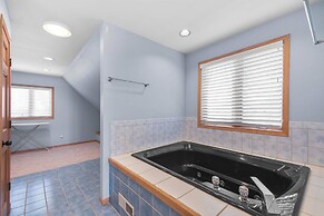 Private Hot Tub + Game Room: Galena Territory Home