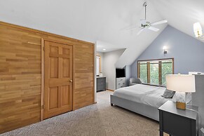 Private Hot Tub + Game Room: Galena Territory Home