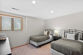 Private Hot Tub + Game Room: Galena Territory Home