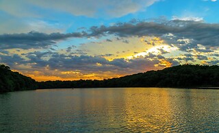 Private Hot Tub + Game Room: Galena Territory Home
