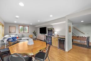 Private Hot Tub + Game Room: Galena Territory Home