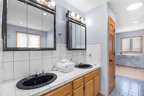 Private Hot Tub + Game Room: Galena Territory Home