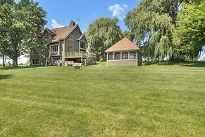 Private Hot Tub + Game Room: Galena Territory Home