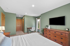 Private Hot Tub + Game Room: Galena Territory Home