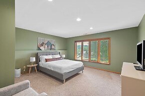 Private Hot Tub + Game Room: Galena Territory Home