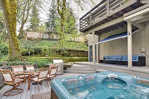 West Linn Vacation Rental w/ Private Hot Tub
