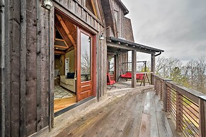 The Barn House: Caldwell Mtn Retreat w/ Hot Tub!