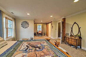 The Barn House: Caldwell Mtn Retreat w/ Hot Tub!