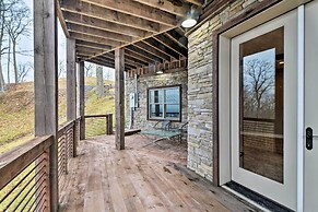 The Barn House: Caldwell Mtn Retreat w/ Hot Tub!