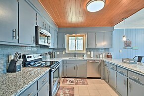 Pristine Lake Barkley Escape w/ Deck, Porch & Bar!